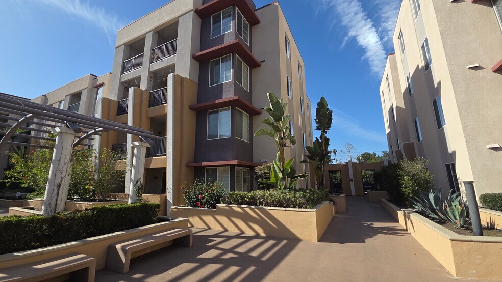 Building Photo - 360 W Ave 26 Ave