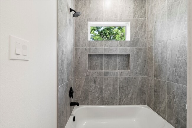 Building Photo - 4108 Cortlandt St