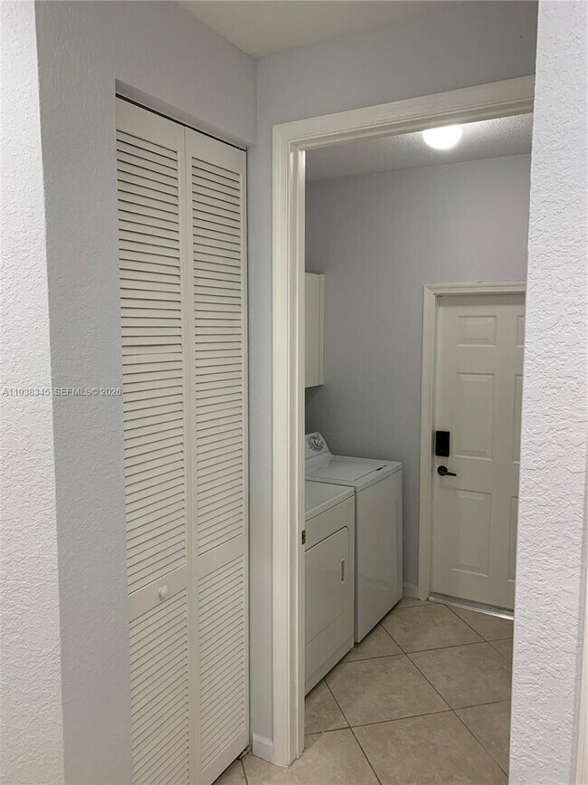 Building Photo - 2643 Center Ct Dr