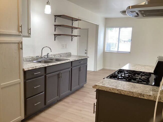 Building Photo - Single Story Updated Pet Friendly Home