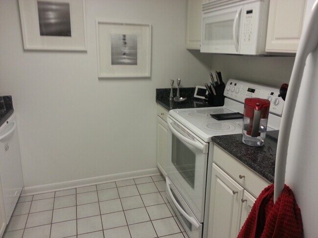 Kitchen - 4601 N Park Ave