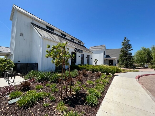 Building Photo - Newer Construction Home located in desirab...