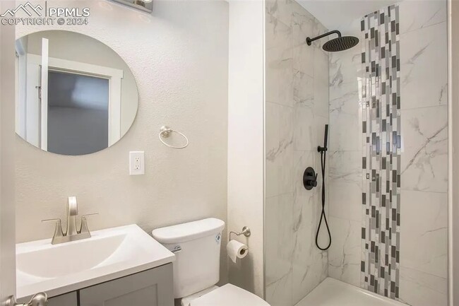 Master Bath - 1704 Newcastle St