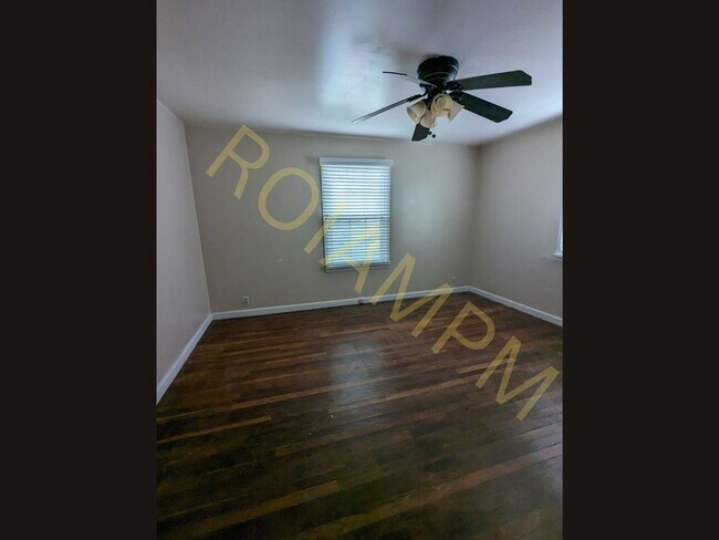 Building Photo - Charming 3 Bed / 1 Bath Home with Office & 2-Car Garage | Great Location Near Fred Meyer