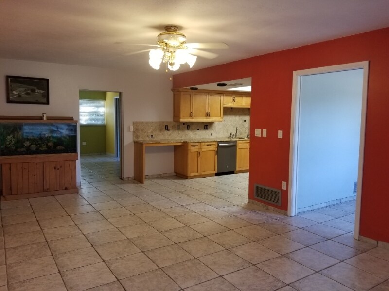 Building Photo - 1165 Fox Creek Dr