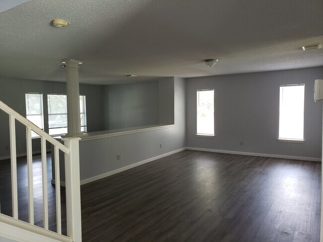 Building Photo - 425 Twin Point Creek