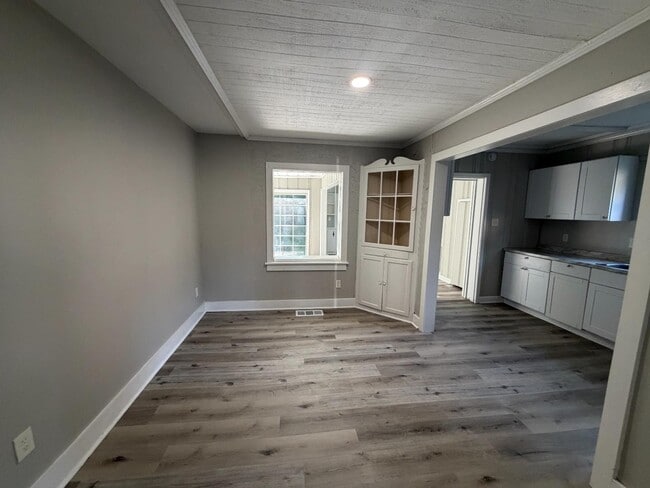 Building Photo - 1310 Martin St