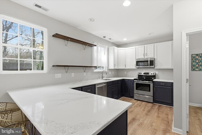 Building Photo - 5534 Franklin Blvd