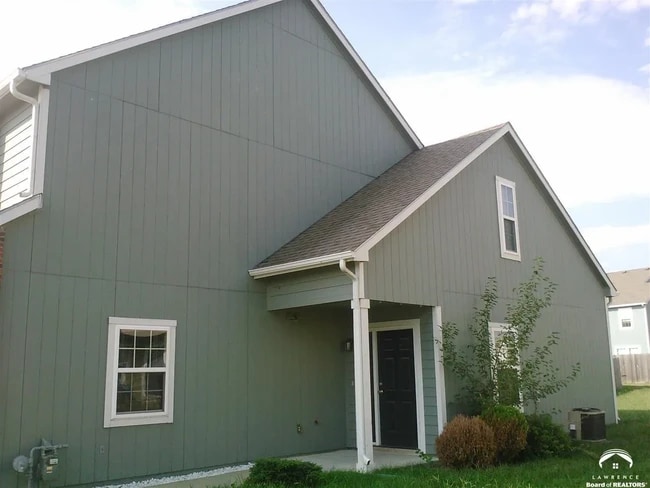 Building Photo - 2427 Surrey Dr