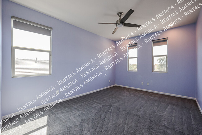Building Photo - 3090 S Jasmine Dr