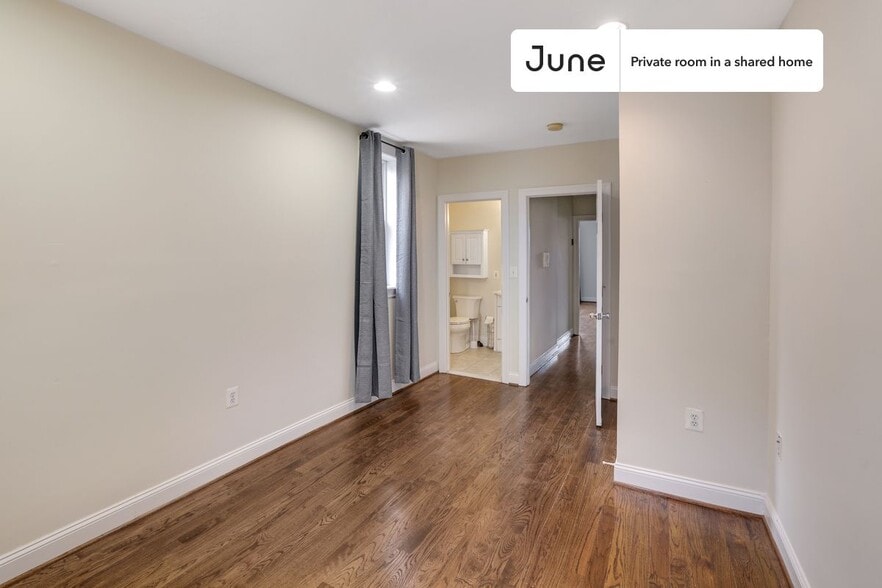 Building Photo - Room in Shared 3 bed/2.5 bath home