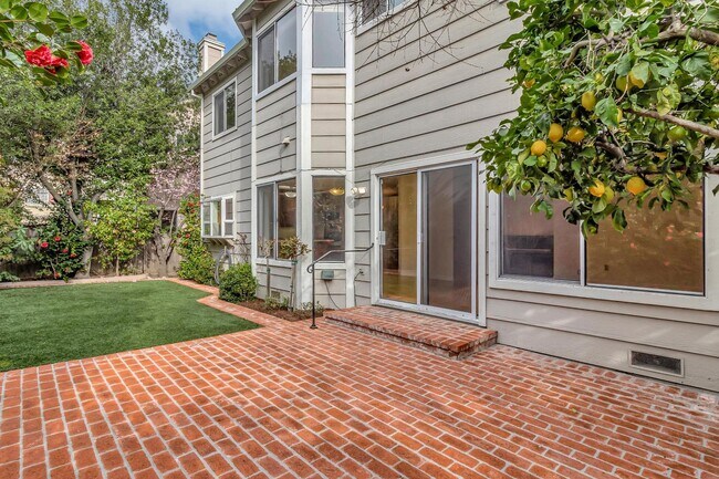 Building Photo - 302 Tadley Ct