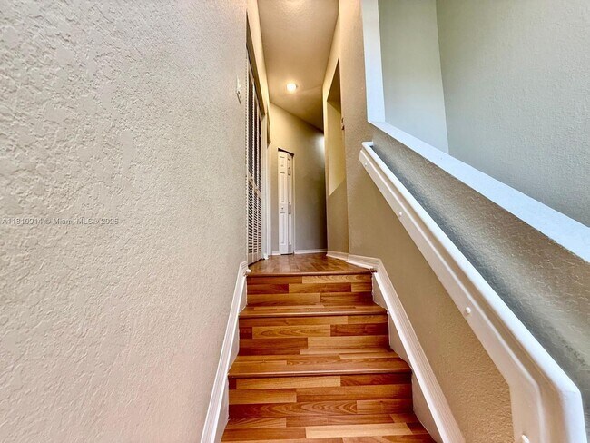 Building Photo - 4902 SW 141st Ave