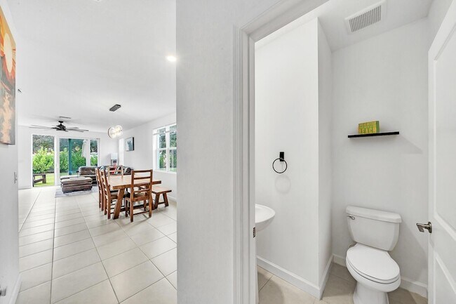 Building Photo - 235 SE Woodbark St