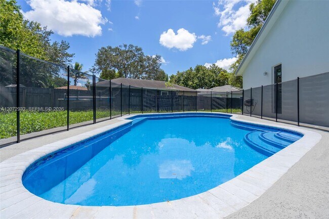 Building Photo - 1038 SW 120th Way