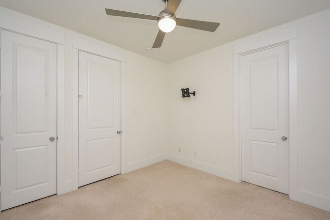 Building Photo - 310 Cyclamen St