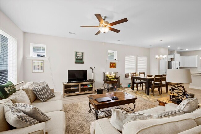 Building Photo - "Charming Townhouse within Carnes Crossroa...
