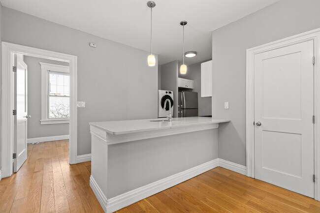 Building Photo - 29 Milton Ave