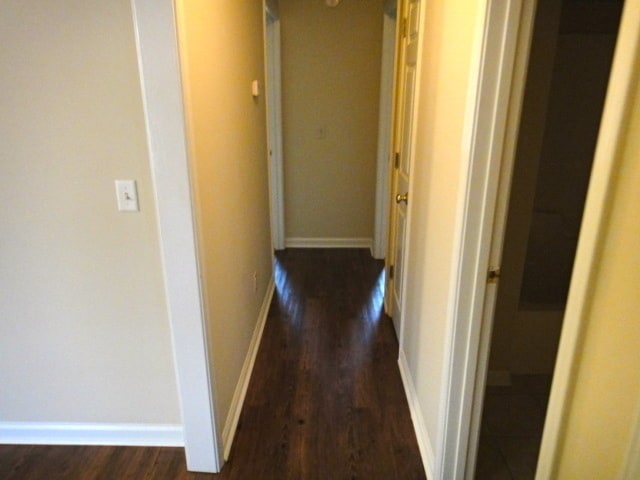 Building Photo - Longview Court Available in August!