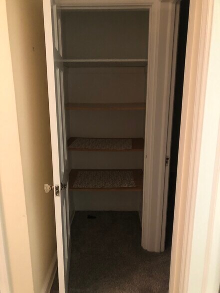 Linen closet - 4119 N Newhall St