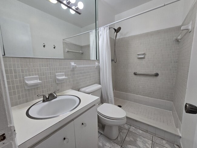 Building Photo - 5840 NE 22nd Way