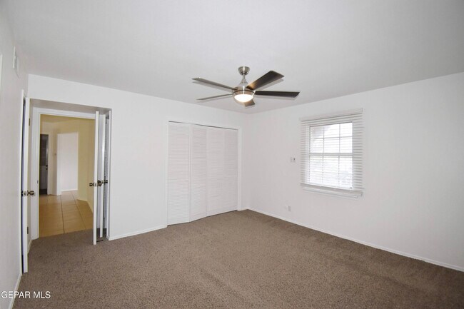 Building Photo - 350 Thunderbird Dr