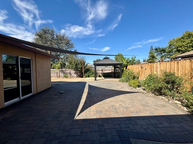 Building Photo - Beautiful 4 Bedroom Single Story For Rent In Roseville!