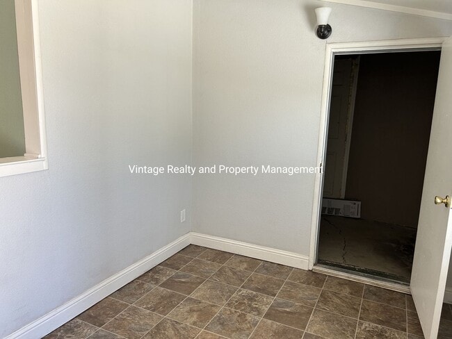 Building Photo - New On The Rental Market This Nice Single Story 3 Bedroom Home!!!