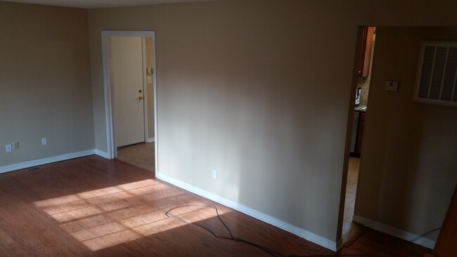 Building Photo - Large 5 Bedroom Nall Hills Home