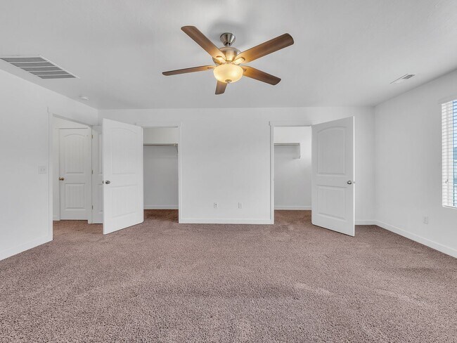 Building Photo - Beautiful 3-bedroom, 2-bath townhome