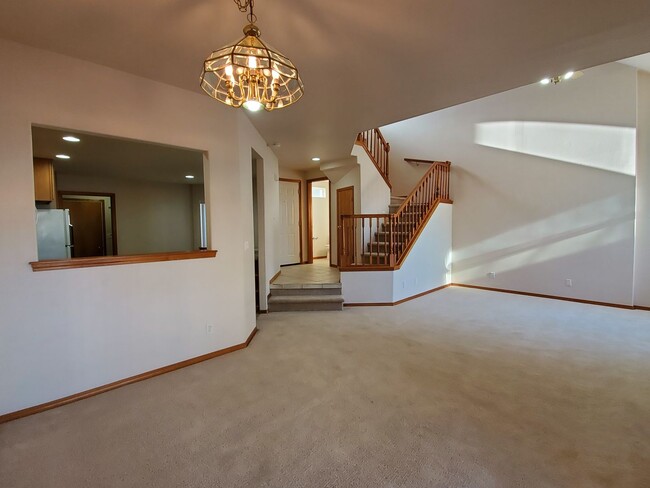 Building Photo - 427 Columbia Point Dr