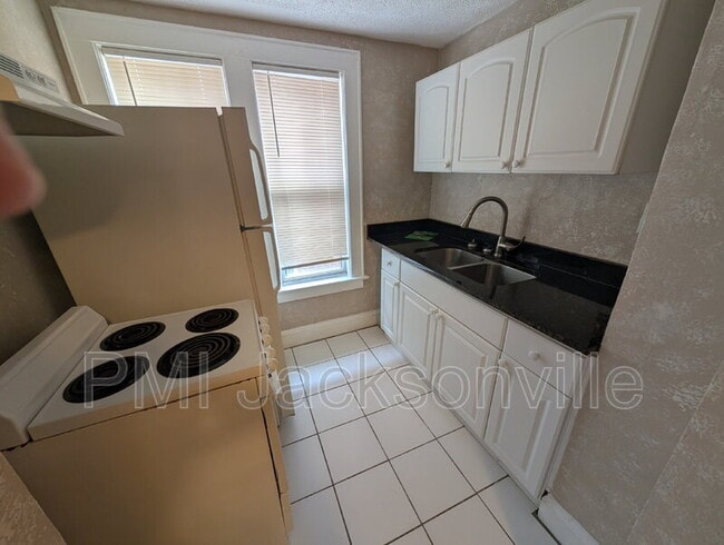 Building Photo - 2623 College St