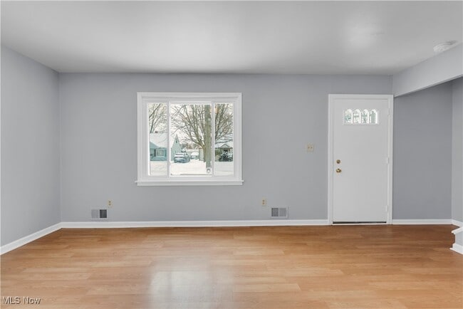 Building Photo - 369 E 232nd St