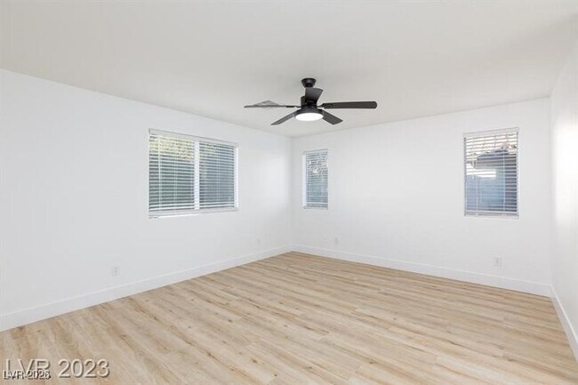 Building Photo - 971 Grand Cerritos Ave