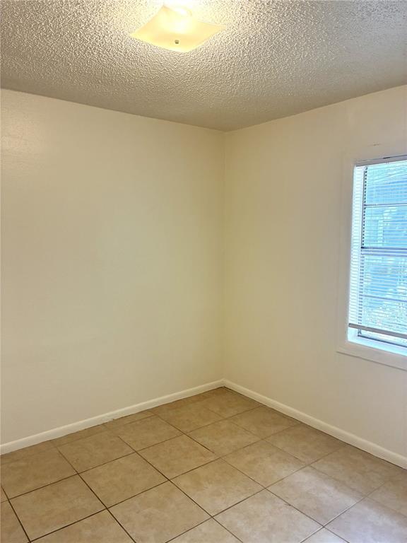 Building Photo - 3605 E 28th Ave