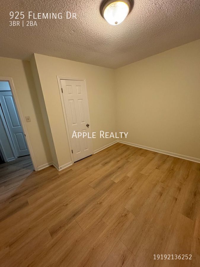 Building Photo - 925 Fleming Dr
