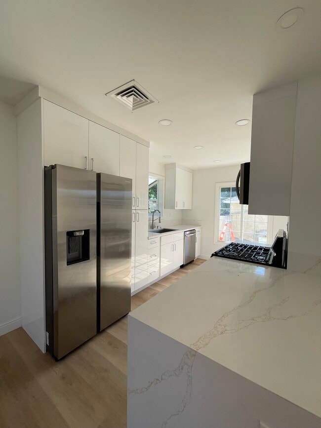 Building Photo - 7721 Chimineas Ave