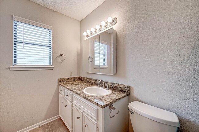 Building Photo - 13922 Hollowgreen Dr
