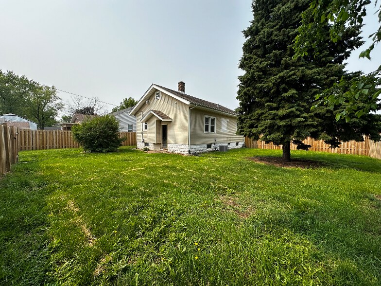 Building Photo - 1408 8th St