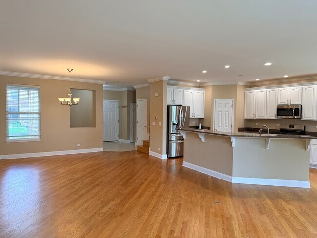 Building Photo - 1873 Crenshaw Cir