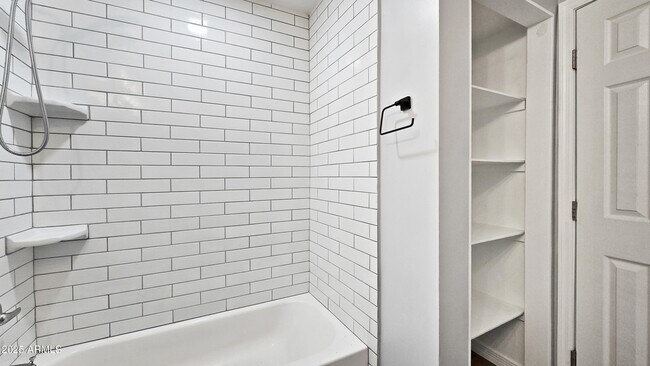 Building Photo - 6739 N 16th St