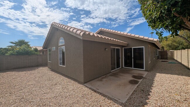 Building Photo - 2 Bedroom Home at The Springs Near E. Chandler Blvd. and S. Cooper Rd