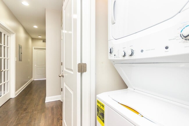 Building Photo - South Shore Stunner – 1,700 SQ FT, Master ...
