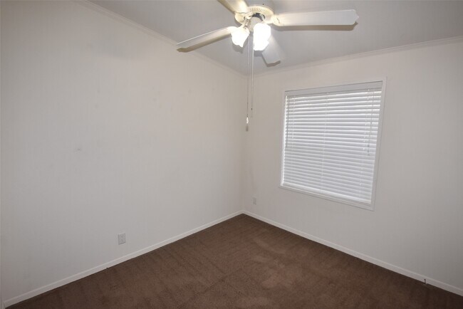 Building Photo - 10007 Elderberry Park Ln