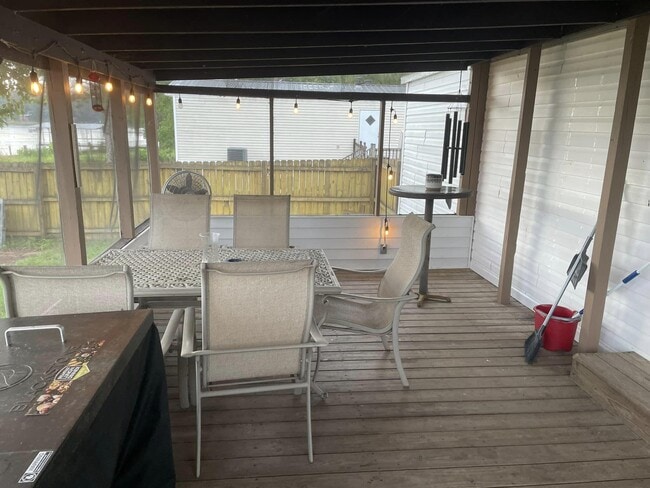 Building Photo - 732 Paradise Island Dr