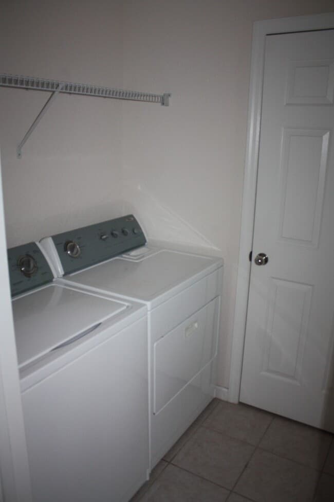 Building Photo - 4095 SW 51st Ct