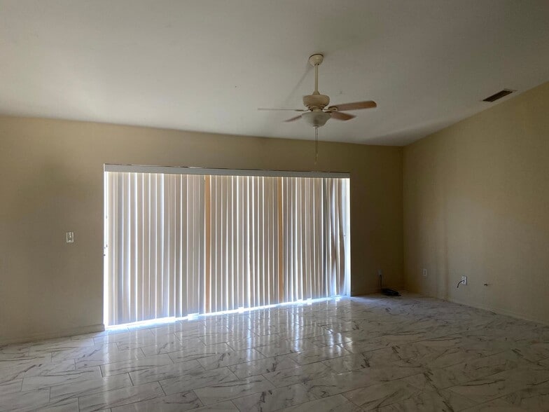 Building Photo - Available Now!!!. Huge 4 bedroom/Greenbriar Area.