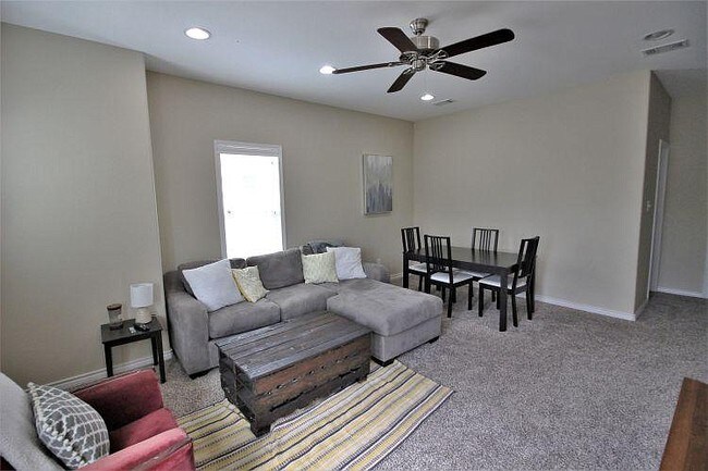 Building Photo - 314 Fairway Dr