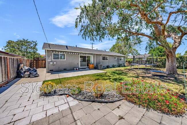 Building Photo - 8365 Lucania St