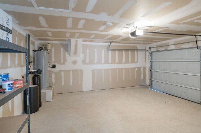 Building Photo - 3-Bedroom Home with Flexible Office Space